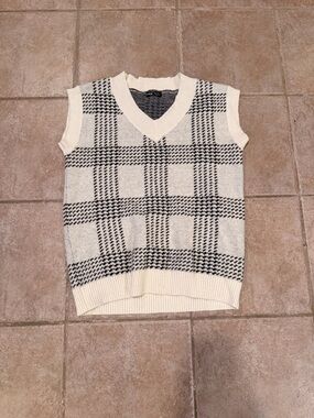 SHEIN Cream and Black Plaid Knit Vest